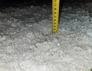 Zateplení stropu rodinného domu pomocí foukané izolace